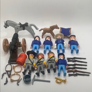 Classic Toy Soldier and Accessories Playset - Blue & Gray Figures